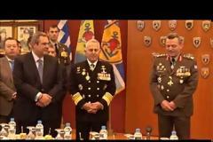 Το δώρο του Α/ΓΕΣ στον επόμενο Α/ΓΕΕΦ- ΒΙΝΤΕΟ