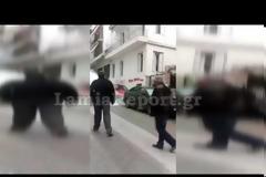 Λαμία: Λαμπάδιασε αυτοκίνητο μέσα στην πόλη - Επεισοδιακή κατάσβεση