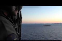 Το βίντεο από τη στιγμή που ο Π. Καμμένος ρίχνει στεφάνι στα Ίμια