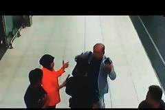 Καρέ - καρέ η δολοφονία του Κιμ Γιονγκ Ναμ στο αεροδρόμιο της Κουάλα Λουμπούρ - Στη δημοσιότητα το σοκαριστικό βιντεο [video]