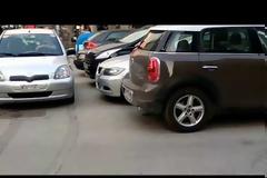 Δείτε το βίντεο Έχεις smart, παρκάρεις όπου θέλεις!!!! στο YouTube