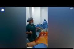 Γιατροί και νοσοκόμες στην Κολομβία χόρευαν και γελούσαν γύρω από αναίσθητο ασθενή [video]