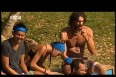 Survivor: Η διπροσωπία στο μεγαλείο της - Μέσα σε δέκα λεπτά ο Πάνος αλλάζει γνώμη για τον Σπαλιάρα [video]