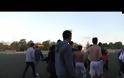 Απίστευτο ξύλο μεταξύ γονέων σε παιδικό αγώνα. Το viral βίντεο του ξυλοδαρμού...