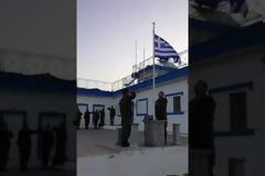 ΒΙΝΤΕΟ -Έπαρση Σημαίας στο ΦΥΛΑΚΙΟ ΚΑΛΟΛΙΜΝΟΥ σήμερα το πρωί της Μεγάλης Παρασκευής παρουσία του Α/ΓΕΣ Αντγου Αλκ. Στεφανή
