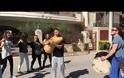 Πώς δύο Πόντιοι ξεσήκωσαν μια ολόκληρη γειτονιά στις Αχαρνές [video]