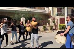 Πώς δύο Πόντιοι ξεσήκωσαν μια ολόκληρη γειτονιά στις Αχαρνές [video]