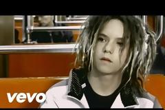 Τα 5 καγκουροτράγουδα των 90s που μας ξεσήκωναν και ντρεπόμαστε να το παραδεχτούμε! [video]