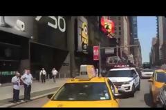 Υπήρχαν Ελληνες  στην Times Square την ώρα του μακελειού: Κατέγραψαν τον τρόμο λίγα λεπτά μετά την επίθεση στην καρδιά της μεγαλούπολης [video]