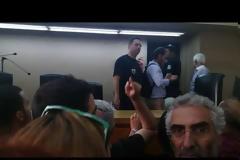 Επεισόδια στα Ειρηνοδικεία για τους πλειστηριασμούς - Προσήχθη συμβολαιογράφος  [photos+video]