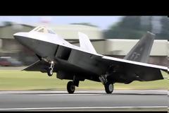 RIAT 2017: Η επίδειξη του F-22 Raptor που κόβει την ανάσα [video]
