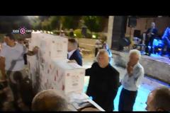 Ποιο Nammos και ποια Μύκονος..Στα κλαρίνομπούζουκα όλα τα λεφτά(Video)!!