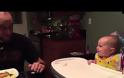 Ο μπαμπάς τρώει σπαράγγια και η μικρή Brooklyn ξεκαρδίζεται! [video]