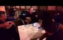 O κιθαρίστας των Iron Maiden παίζει λαούτο στην Ελούντα. Βίντεο