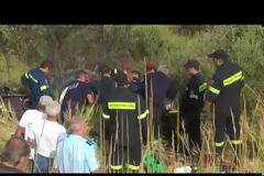 Καρέ - καρέ η δύσκολη επιχείρηση απεγκλωβισμού νεαρού αγρότη στο Δρέπανο - Είχε καταπλακωθεί από τρακτέρ [video]