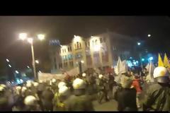 «Ξύλο» και χημικά πριν την ομιλία Τσίπρα στη Θεσσαλονίκη- Ένας τραυματίας (ΕΙΚΟΝΕΣ- ΒΙΝΤΕΟ)