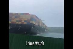 Containership της MSC έκλεισε το Ντέρμπαν – ένας νεκρός από κοντέινερ [video]