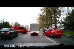 Να γιατί δεν πρέπει να αλλάζουμε βιαστικά λωρίδες όταν οδηγούμε