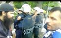 «Τάγματα εφόδου» αντιεξουσιαστών επιτέθηκαν και στον πάτερ Κλεομένη στο Μοναστηράκι [Βίντεο]