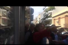 Συνελήφθη 29χρονος για τη βόμβα στον Παπαδήμο - Βρέθηκαν όπλα και εκρηκτικά