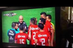 Σφύριξε την λήξη ενώ έμπαινε γκολ!