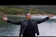 Το πρωτοποριακό 3D ALBUM του Νίκου Μακρόπουλου