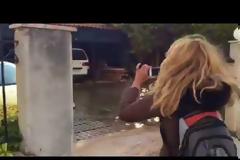 Η άσεμνη χειρονομία της Βίκυ Σταμάτη στους δημοσιογράφους