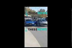 Οδηγοί παίζουν μπουνιές στο κέντρο της Θεσσαλονίκης... [video]