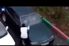 Βίντεο: Χώρισαν, του ζήτησε το αμάξι και... έκανε το λάθος να μην της το δώσει