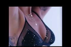 H Tezenis συνεργάζεται και πάλι με το pop idol, Rita Ora