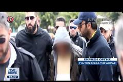 Καρε καρέ η έκρηξη οργής και το άγριο ξυλοκόπημα κατά του φονιά της Δώρας στην Ευελπίδων-Αστυνομικοί τον γλίτωσαν από το λιντσάρισμα .. [Βίντεο]
