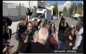 Και ο γιος του Νίκου Βούτση μεταξύ των αλληλέγγυων που περίμεναν τον Κουφοντίνα έξω από τον Κορυδαλλό