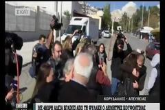 Και ο γιος του Νίκου Βούτση μεταξύ των αλληλέγγυων που περίμεναν τον Κουφοντίνα έξω από τον Κορυδαλλό