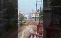 Σύμη: Ορμητικοί χείμαρροι παρέσυραν αυτοκίνητα στην θάλασσα - Έρευνες για εγκλωβισμένους