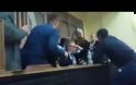 Απίστευτες σκηνές στο Εργατικό Κέντρο Πάτρας - Έπεσε... ξύλο στη συνέλευση για τους αντιπροσώπους ενόψει εκλογών