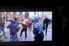 «Πρόσφυγας» επιχείρησε να αυτοπυρποληθεί στην πλατεία Αριστοτέλους - Δείτε τα βίντεο