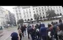 «Πρόσφυγας» επιχείρησε να αυτοπυρποληθεί στην πλατεία Αριστοτέλους - Δείτε τα βίντεο