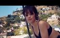 Η εορταστική καμπάνια του οίκου Guess για το 2017