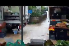Χαλκίδα: Πλημμύρισε από τη βροχή η λαϊκή αγορά της Κανήθου! (ΦΩΤΟ & ΒΙΝΤΕΟ)
