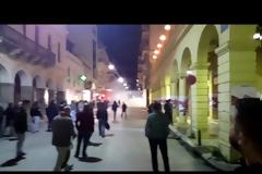 Μολότοφ και χημικά στην Πάτρα μετά την πορεία του Πολυτεχνείου – Φωτιά στο δικαστικό μέγαρο [vid]