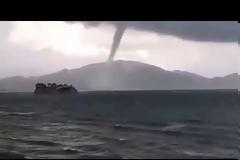 Κακοκαιρία: Υδροστρόβιλος εμφανίστηκε στη Ζάκυνθο