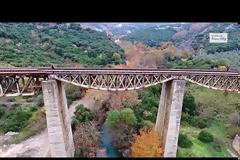 Γοργοπόταμος 75 χρόνια μετά: Πτήση πάνω από το ιστορικό πεδίο Αντίστασης