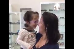 Καταπληκτικό! Μικρούλα βλέπει για πρώτη φορά μετά από μεταμόσχευση οφθαλμών