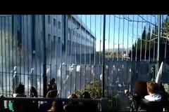Ένταση και επεισόδια ανάμεσα σε φοιτητές και αστυνομικούς στο υπουργείο Παιδείας - Τα ΜΑΤ έριξαν χημικά! (ΦΩΤΟ & ΒΙΝΤΕΟ)