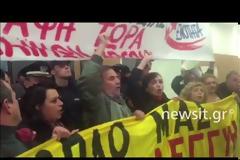 Ξύλο στο Ειρηνοδικείο για τους πλειστηριασμούς