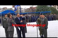 ΒΙΝΤΕΟ - Ο Δκτης της ΑΣΔΕΝ Αντγος Νικόλαος Μανωλάκος παραλαμβάνει την Πολεμική Σημαία από τον ΥΕΘΑ Πάνο Καμμένο