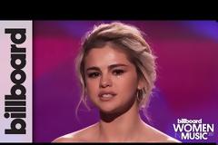 Λύγισε η Selena Gomez στα βραβεία Billboard- Στη σκηνή και η κοπέλα που της δώρισε το νεφρό της