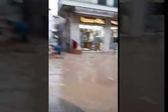 Στο έλεος της κακοκαιρίας η δυτική Ελλάδα - Πλημμύρες, κατολισθήσεις και εγκλωβισμένοι [photos+video]