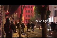 Δύο μέτρα και δύο σταθμά για τον ΣΥΡΙΖΑ: Η αστυνομία έκανε 57 προσαγωγές Κυπρίων του ΔΡΑΣΙΣ σε ειρηνική πορεία και αφήνει τους κουκουλοφόους να καίνε την Αθήνα [Βίντεο]