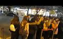 Το αδιαχώρητο για ένα δωρεάν... κραγιόν στη Θεσσαλονίκη [Βίντεο]